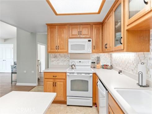 1860 Sunningdale 30F M-14 Road, Seal Beach, CA