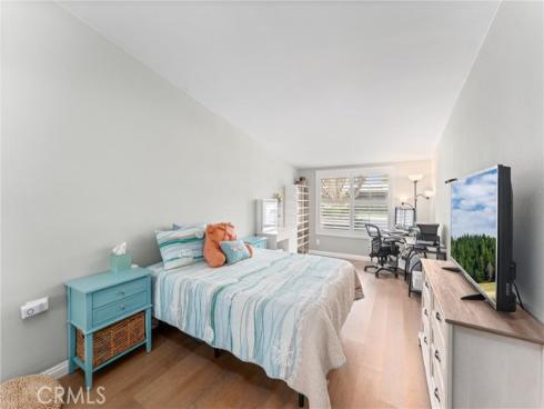 1860 Sunningdale 30F M-14 Road, Seal Beach, CA