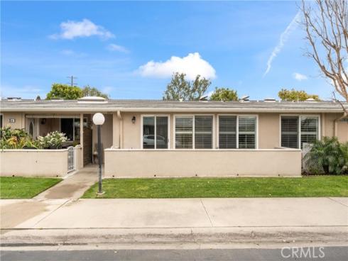 1860 Sunningdale 30F M-14 Road, Seal Beach, CA