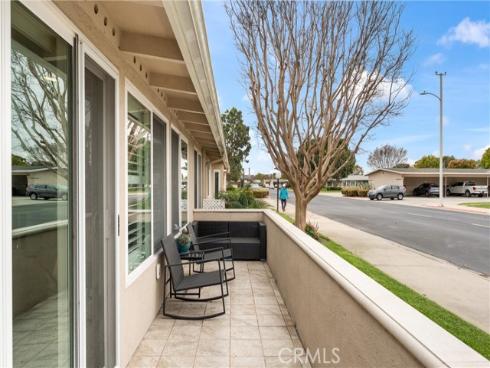 1860 Sunningdale 30F M-14 Road, Seal Beach, CA