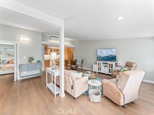 1860 Sunningdale 30F M-14 Road, Seal Beach, CA