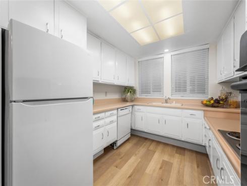 1930  St John  29L  RoadM-15, Seal Beach, CA