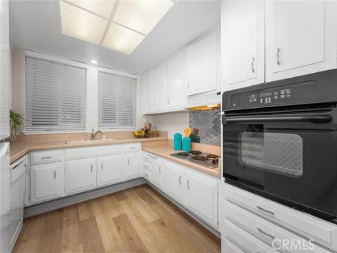 1930  St John  29L  RoadM-15, Seal Beach, CA