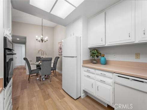 1930  St John  29L  RoadM-15, Seal Beach, CA