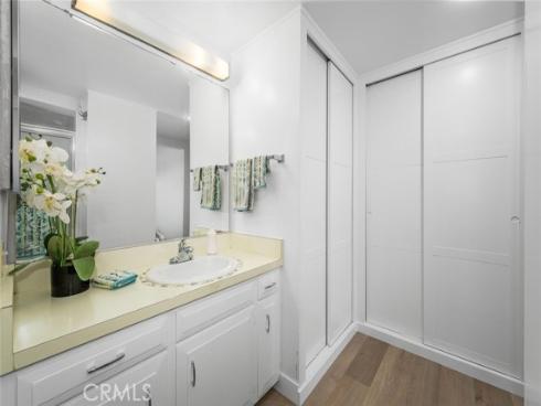 1930  St John  29L  RoadM-15, Seal Beach, CA