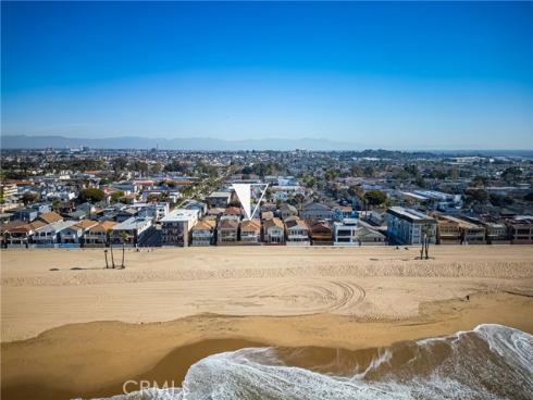 1207 Seal Way, Seal Beach, CA