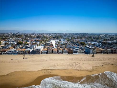 1207 Seal Way, Seal Beach, CA