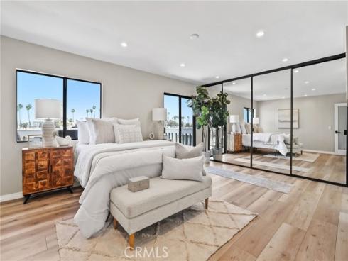 329 Regatta Way , Seal Beach, CA