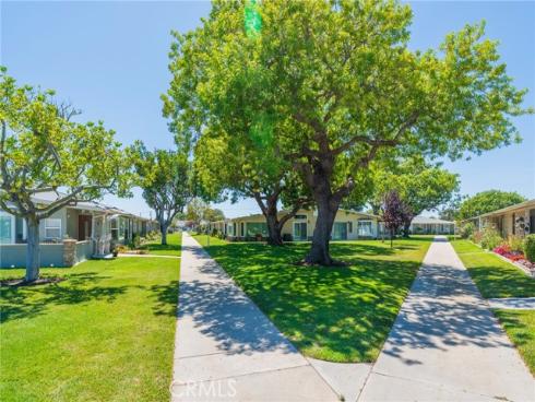 1681  Tam 0'shanter  10J M12  Road, Seal Beach, CA