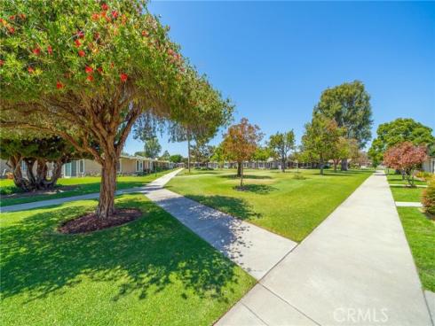 1681  Tam 0'shanter  10J M12  Road, Seal Beach, CA