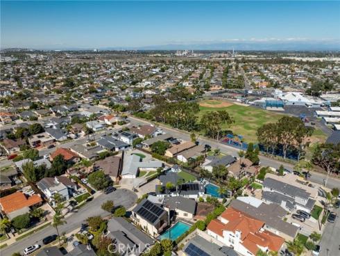 412  Emerald  , Seal Beach, CA