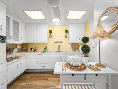 1121  Northwood  237D  M9  Road, Seal Beach, CA