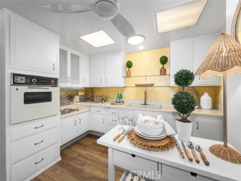 1121  Northwood  237D  M9  Road, Seal Beach, CA