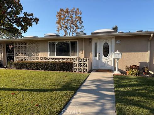 13330  Saint Andrew's  67B  Drive, Seal Beach, CA