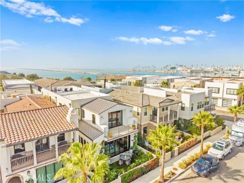 15  Marina Way  , Seal Beach, CA