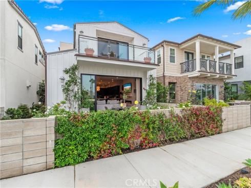 15  Marina Way  , Seal Beach, CA