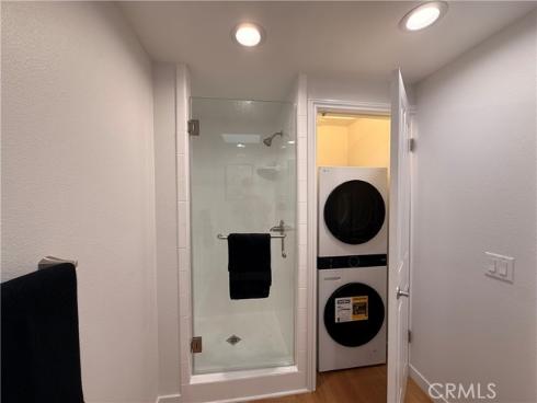 1921  Saint John  35C  Road, Seal Beach, CA