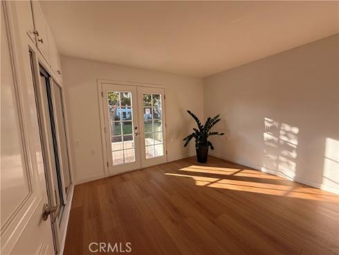 1921  Saint John  35C  Road, Seal Beach, CA