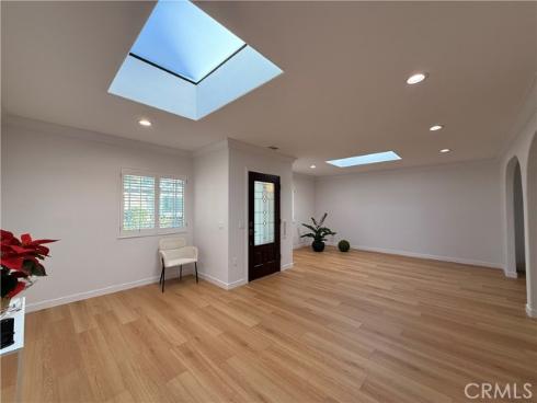 1921  Saint John  35C  Road, Seal Beach, CA