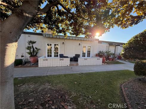 1921  Saint John  35C  Road, Seal Beach, CA