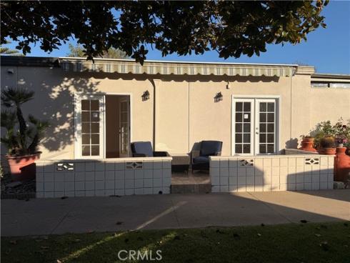 1921  Saint John  35C  Road, Seal Beach, CA