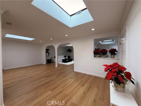 1921  Saint John  35C  Road, Seal Beach, CA