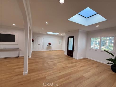 1921  Saint John  35C  Road, Seal Beach, CA