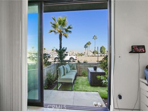208 Ocean Place, Seal Beach, CA