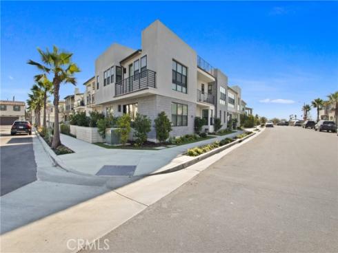 208 Ocean Place, Seal Beach, CA