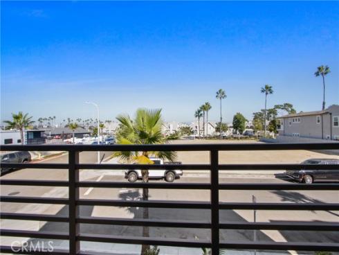 208 Ocean Place, Seal Beach, CA