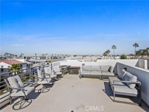208 Ocean Place, Seal Beach, CA