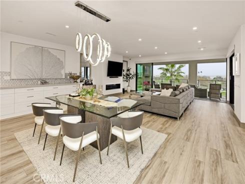 10 Ocean Place , Seal Beach, CA