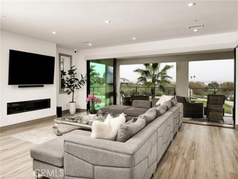 10 Ocean Place , Seal Beach, CA