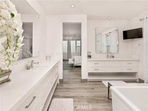 10 Ocean Place , Seal Beach, CA