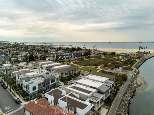 10 Ocean Place , Seal Beach, CA