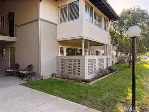 1811  Saint John  41E  Road, Seal Beach, CA