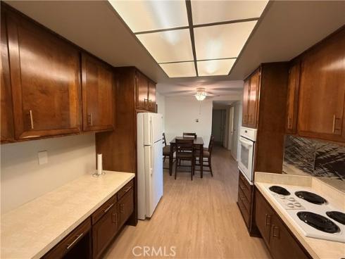 1811  Saint John  41E  Road, Seal Beach, CA