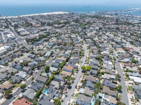 1005 Driftwood Avenue, Seal Beach, CA