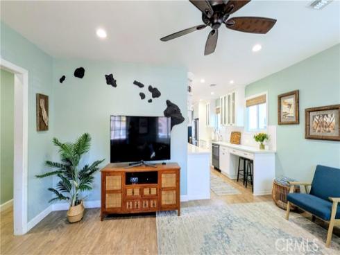 216 15th Street , Seal Beach, CA