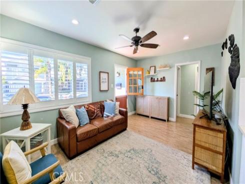216 15th Street , Seal Beach, CA