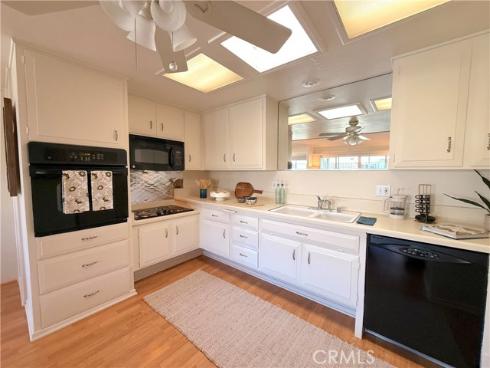 13500  Wentworth  121J  Lane, Seal Beach, CA