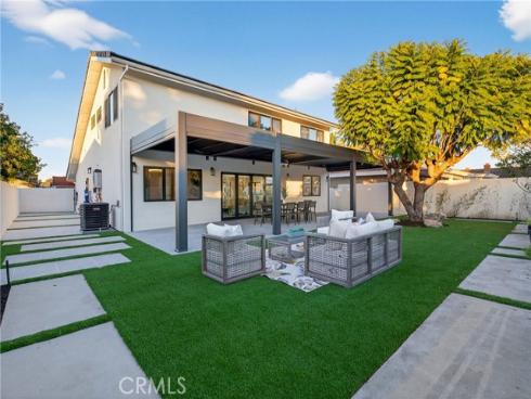 4664 Hazelnut Avenue, Seal Beach, CA