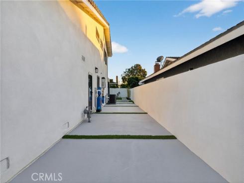 4664 Hazelnut Avenue, Seal Beach, CA