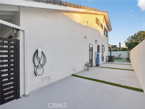 4664 Hazelnut Avenue, Seal Beach, CA