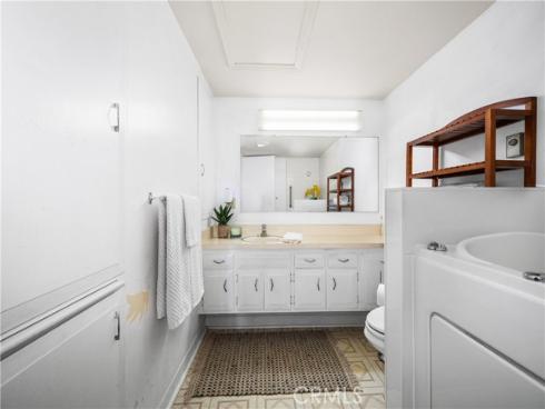 1502  Golden Rain  46J  RoadM-2, Seal Beach, CA