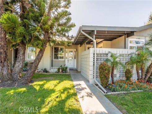 1880  St John Rd Mut 15, 33b  , Seal Beach, CA