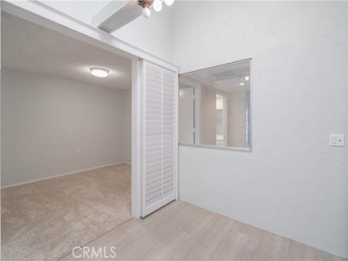 1880  St John Rd Mut 15, 33b  , Seal Beach, CA