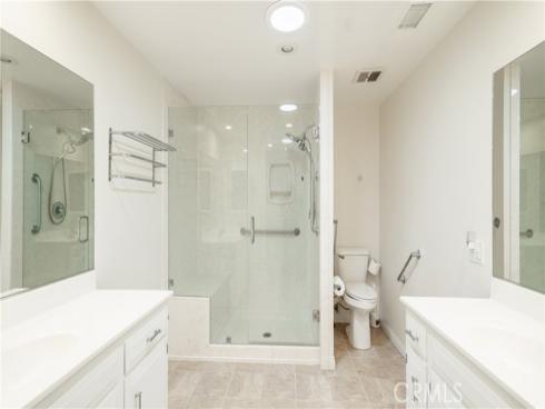 1880  St John Rd Mut 15, 33b  , Seal Beach, CA