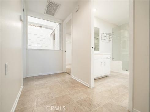 1880  St John Rd Mut 15, 33b  , Seal Beach, CA