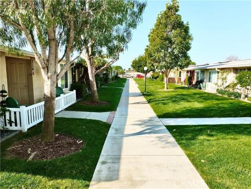 1560  Homewood  114-L  Road, Seal Beach, CA